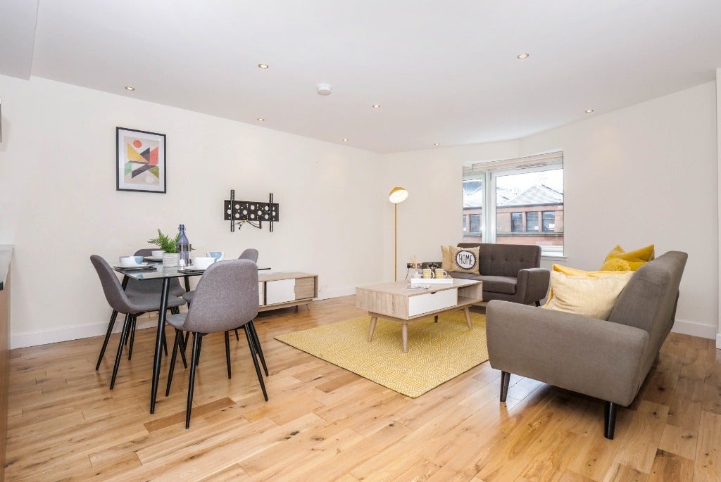 Flat Ingram Street in Glasgow