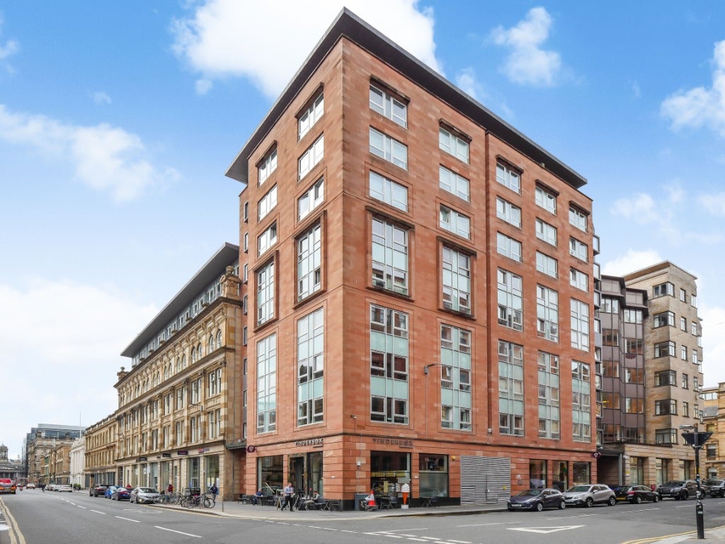 Flat Ingram Street in Glasgow