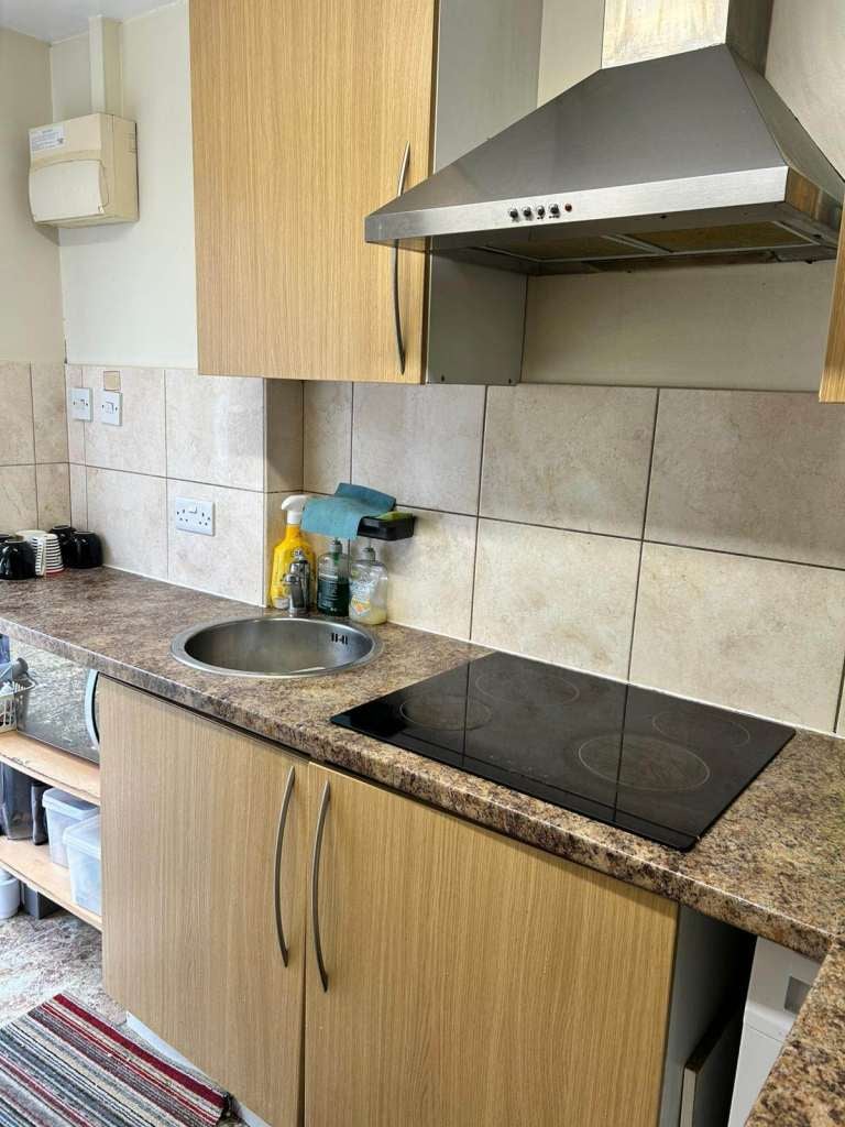 Flat Uppingham Avenue in Greater London