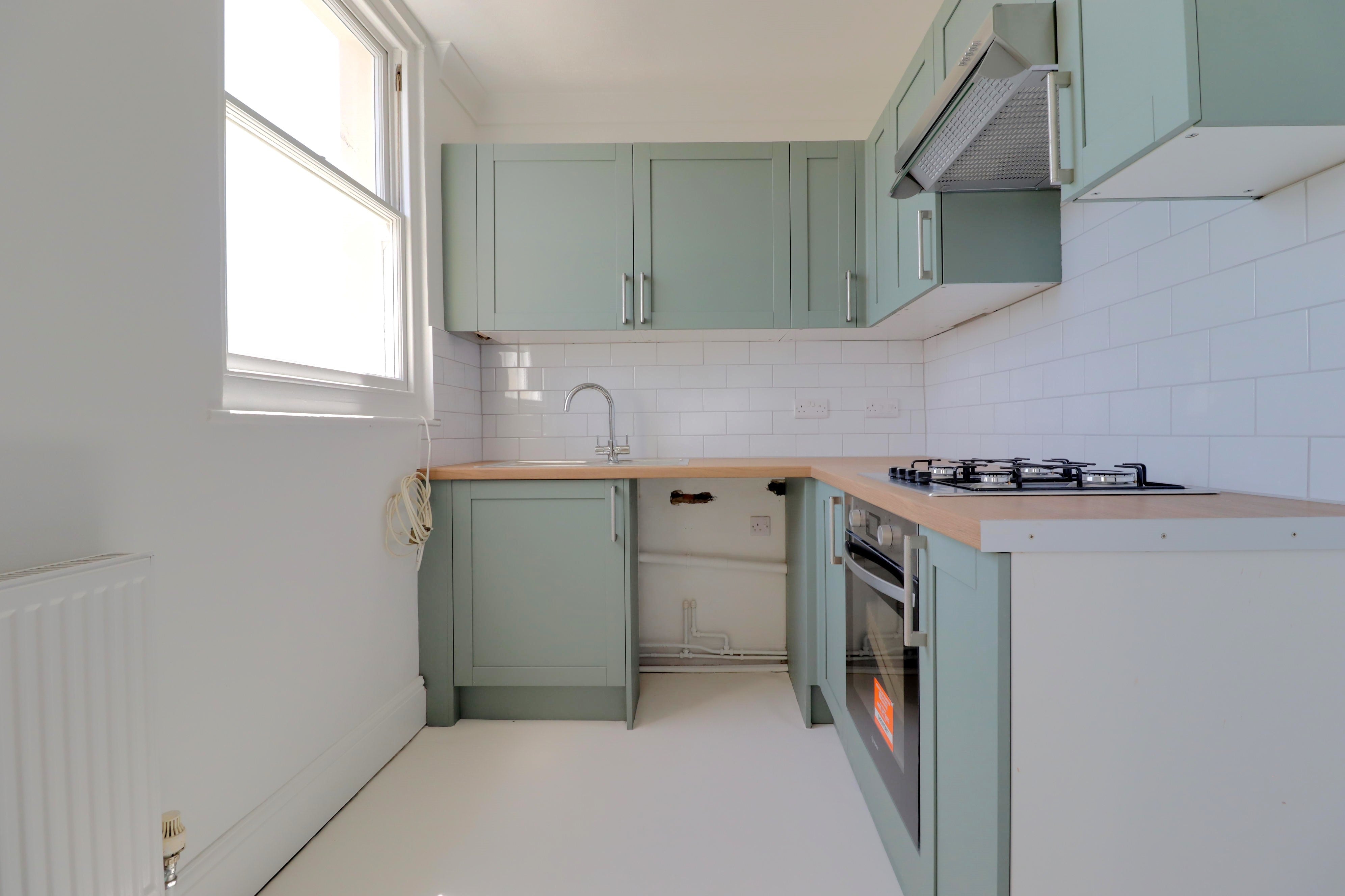 Flat Round Hill Crescent in Brighton