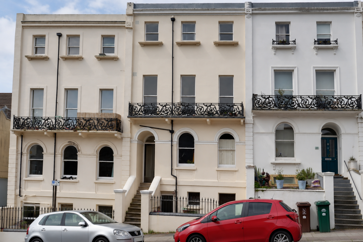 Flat Round Hill Crescent in Brighton