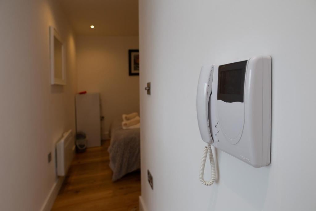Flat Blyth Road in Greater London