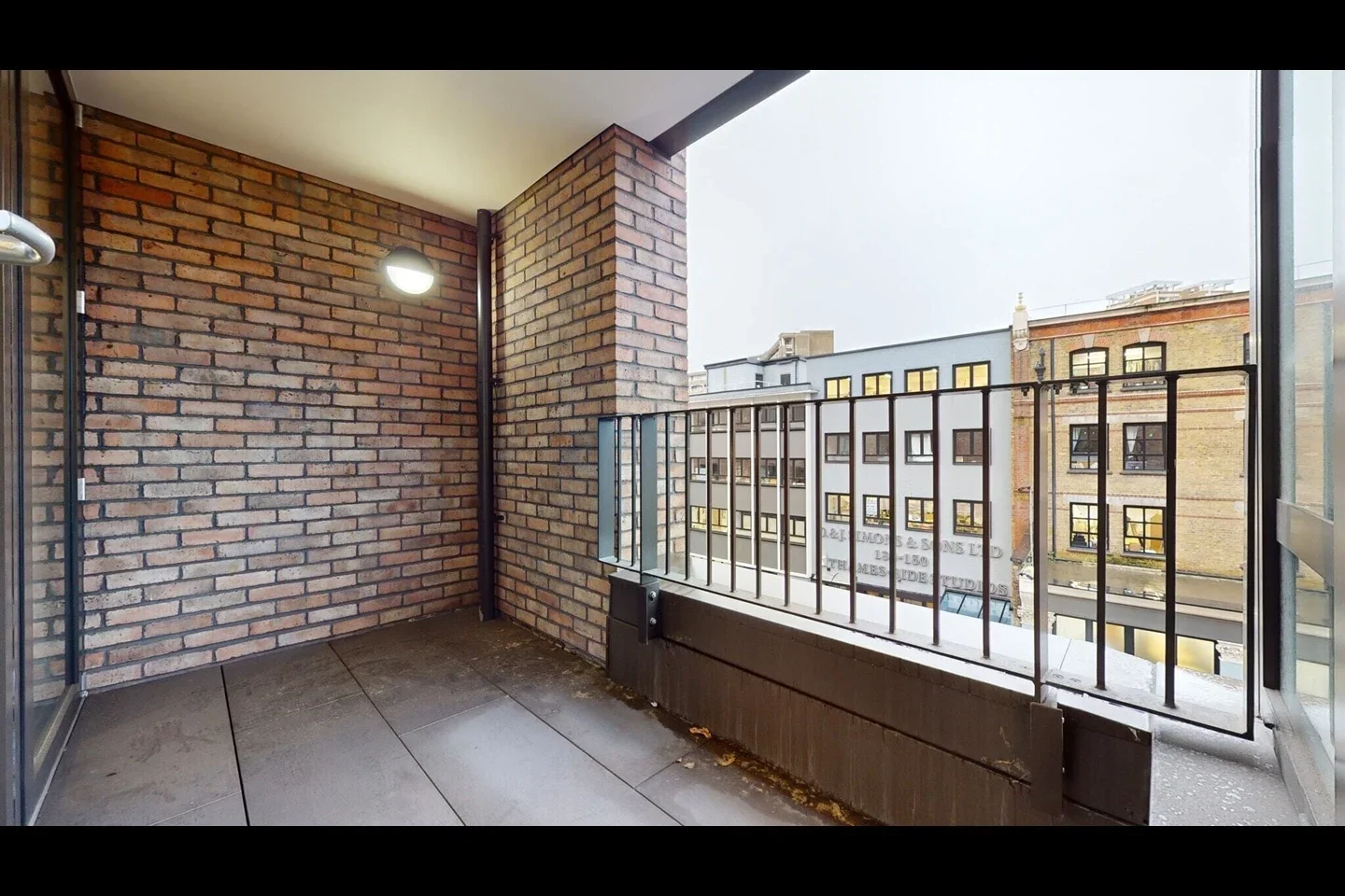 Flat Cremer Street in Greater London