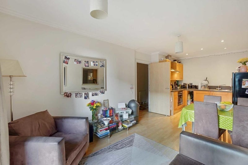 Room Victoria Road in Greater London