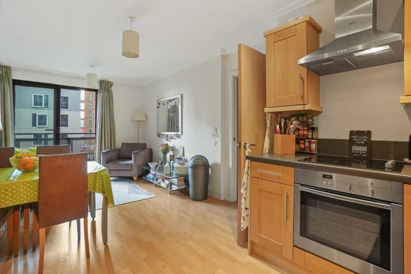 Room Victoria Road in Greater London