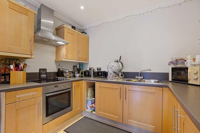 Room Victoria Road in Greater London