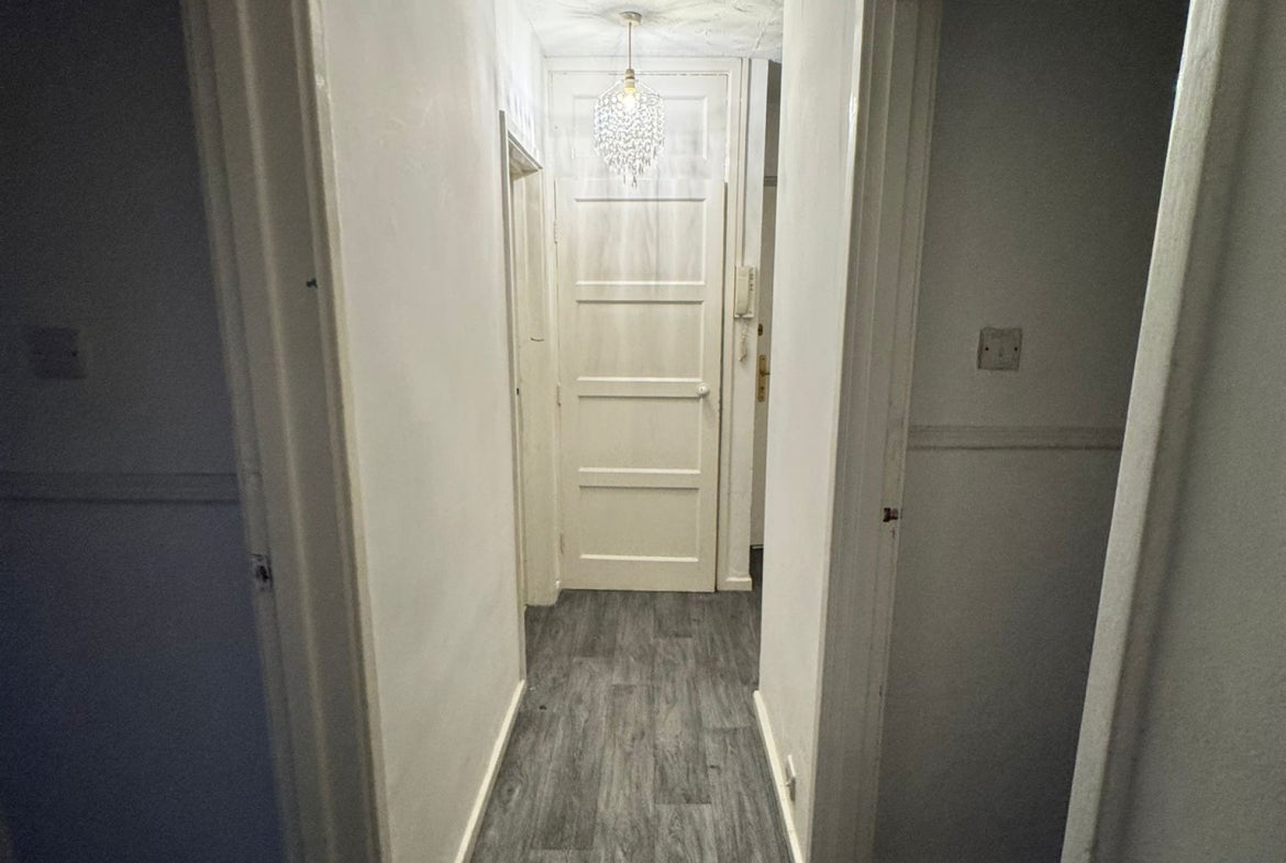 Flat Lingfield Crescent in Leeds
