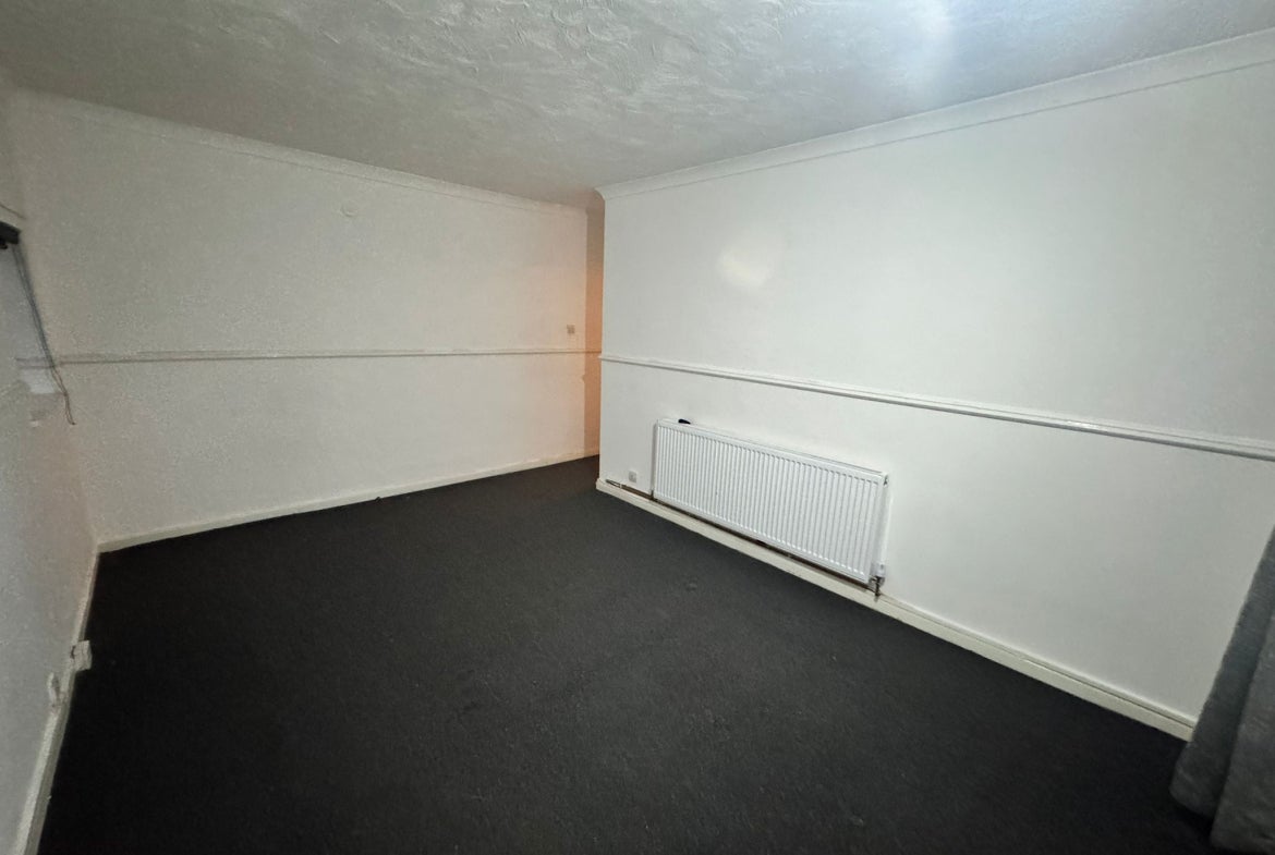 Flat Lingfield Crescent in Leeds