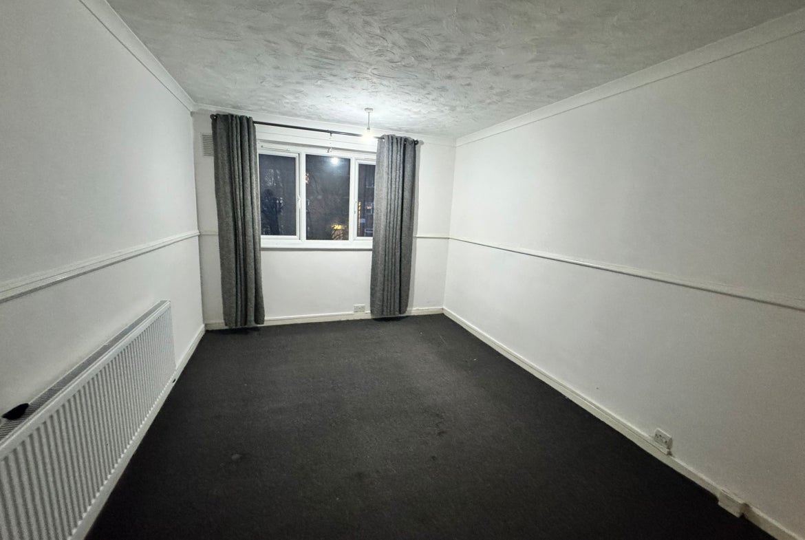 Flat Lingfield Crescent in Leeds