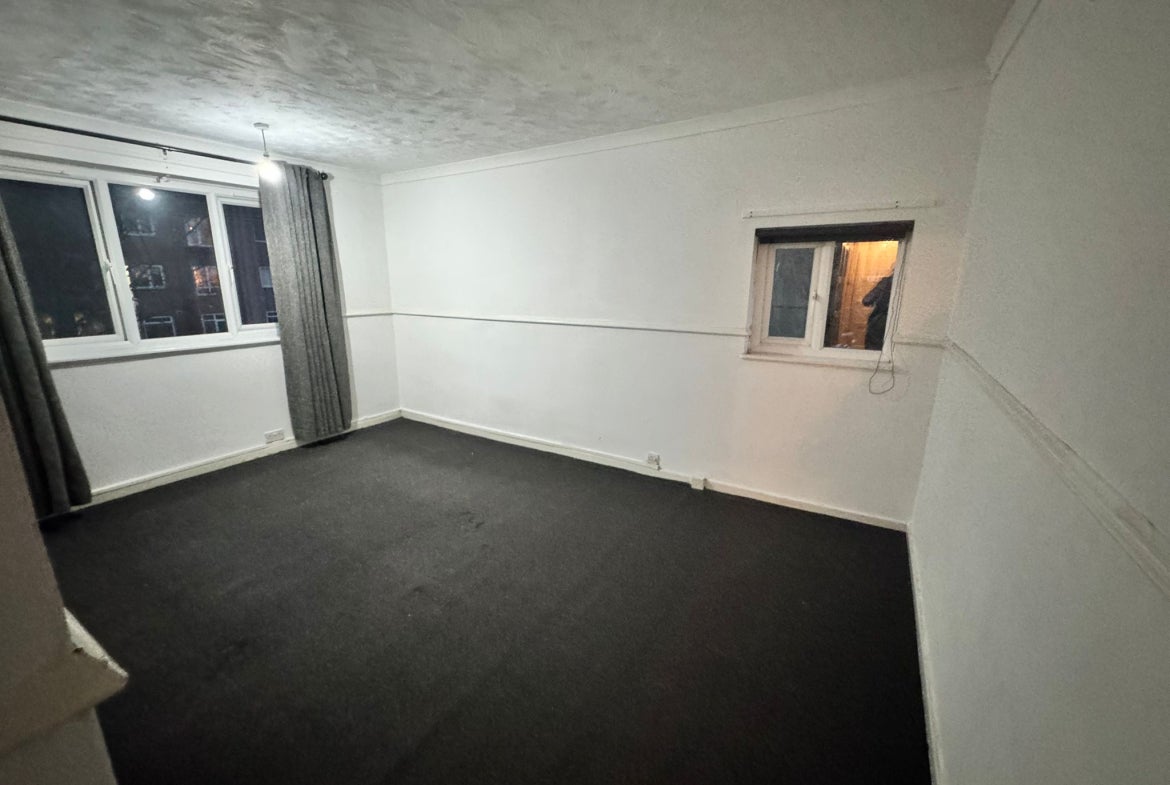 Flat Lingfield Crescent in Leeds