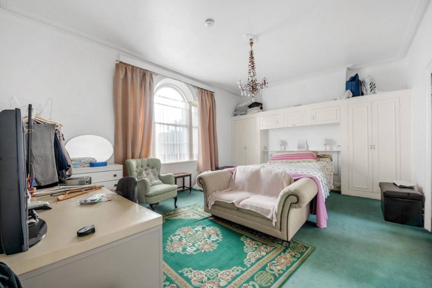 Flat Belsize Road in Greater London