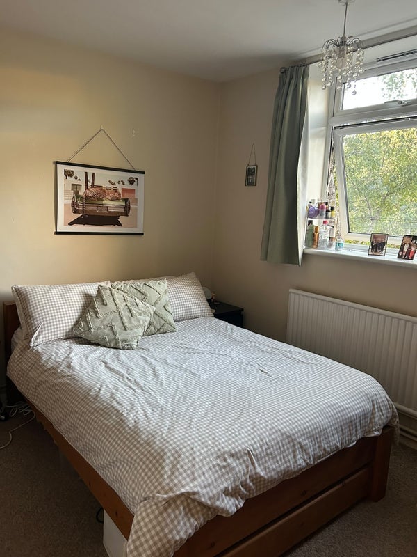 Room Crescent Lane in Greater London