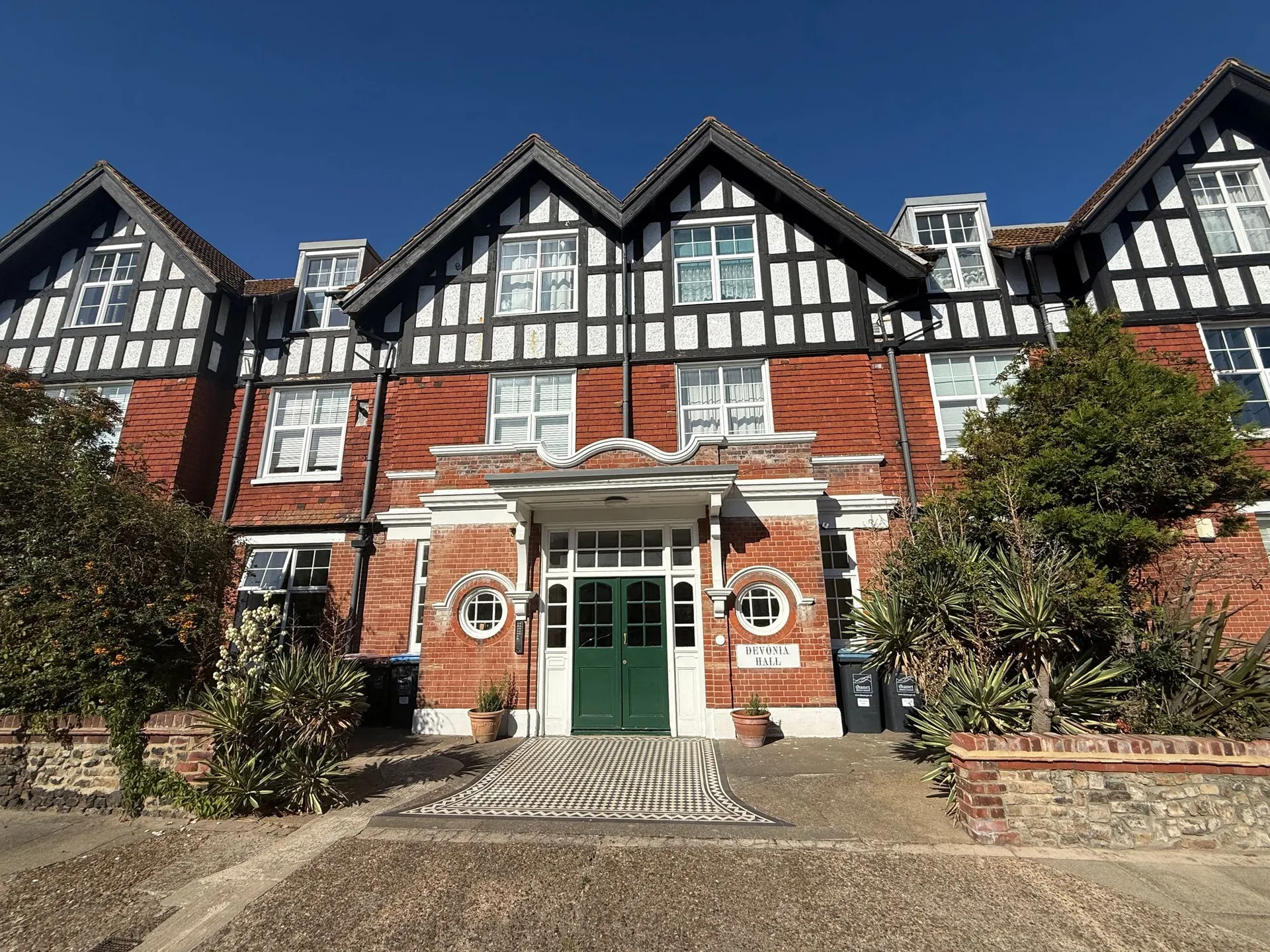 Flat Beresford Gardens in Thanet