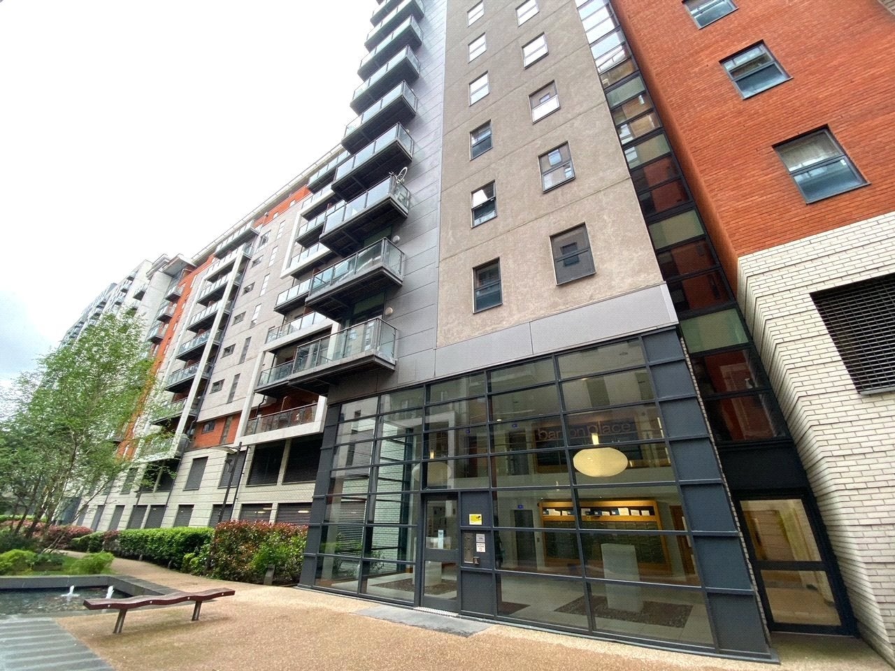 Flat Hornbeam Way in Manchester
