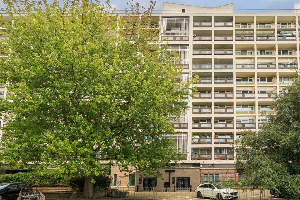 Flat Cobbett Street in Greater London