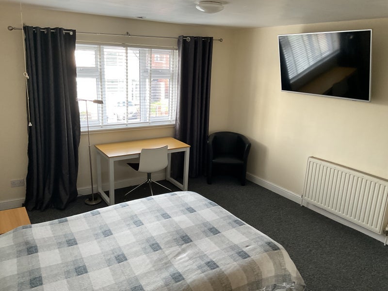 Room Arundel Close in Greater London