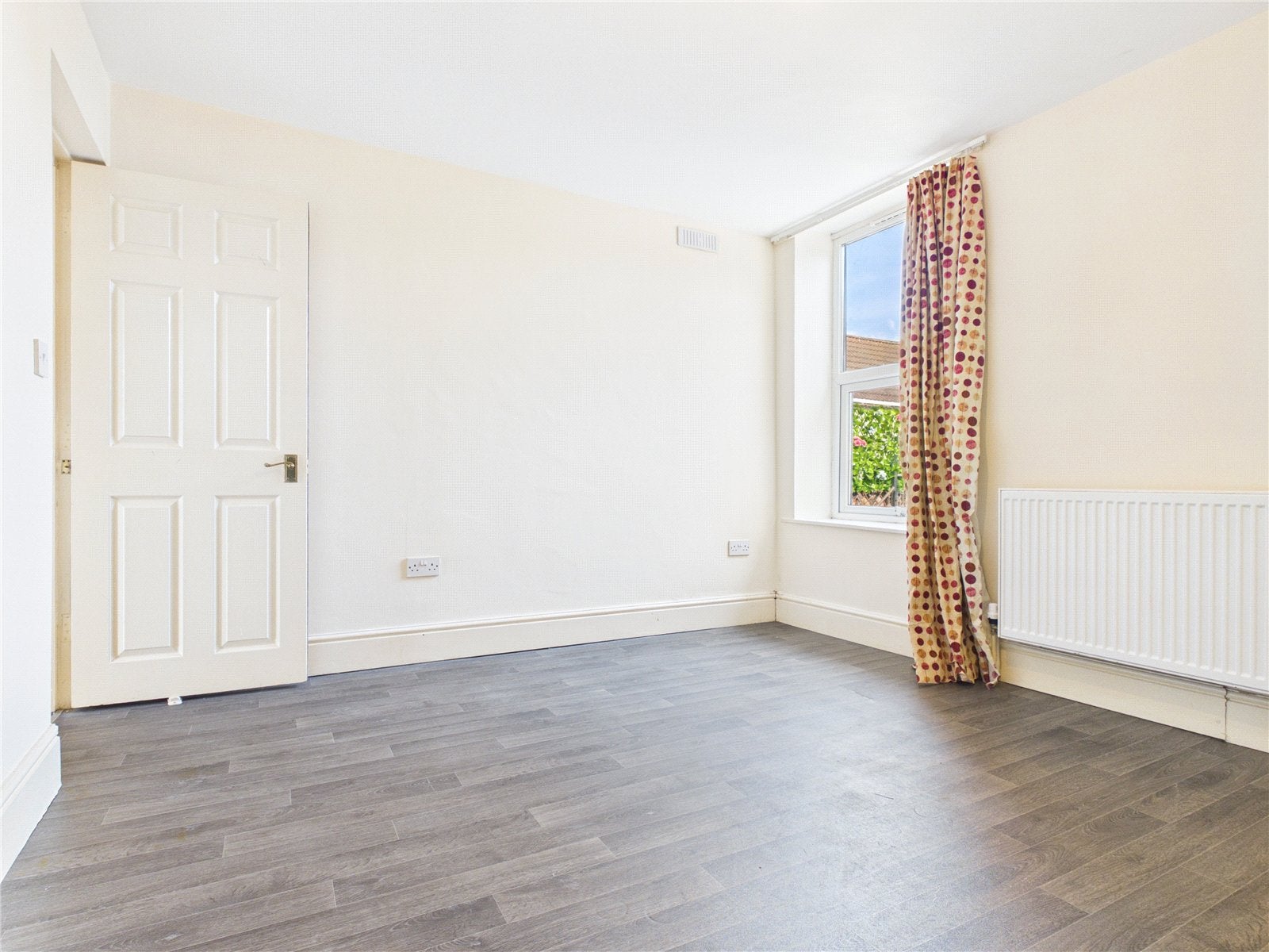 Flat Fishponds Road in Bristol