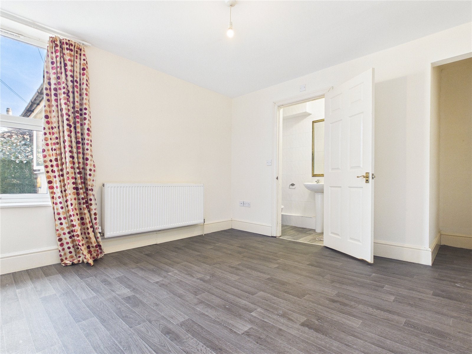 Flat Fishponds Road in Bristol