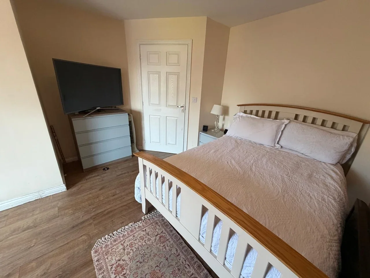 Room Enders Close in Greater London