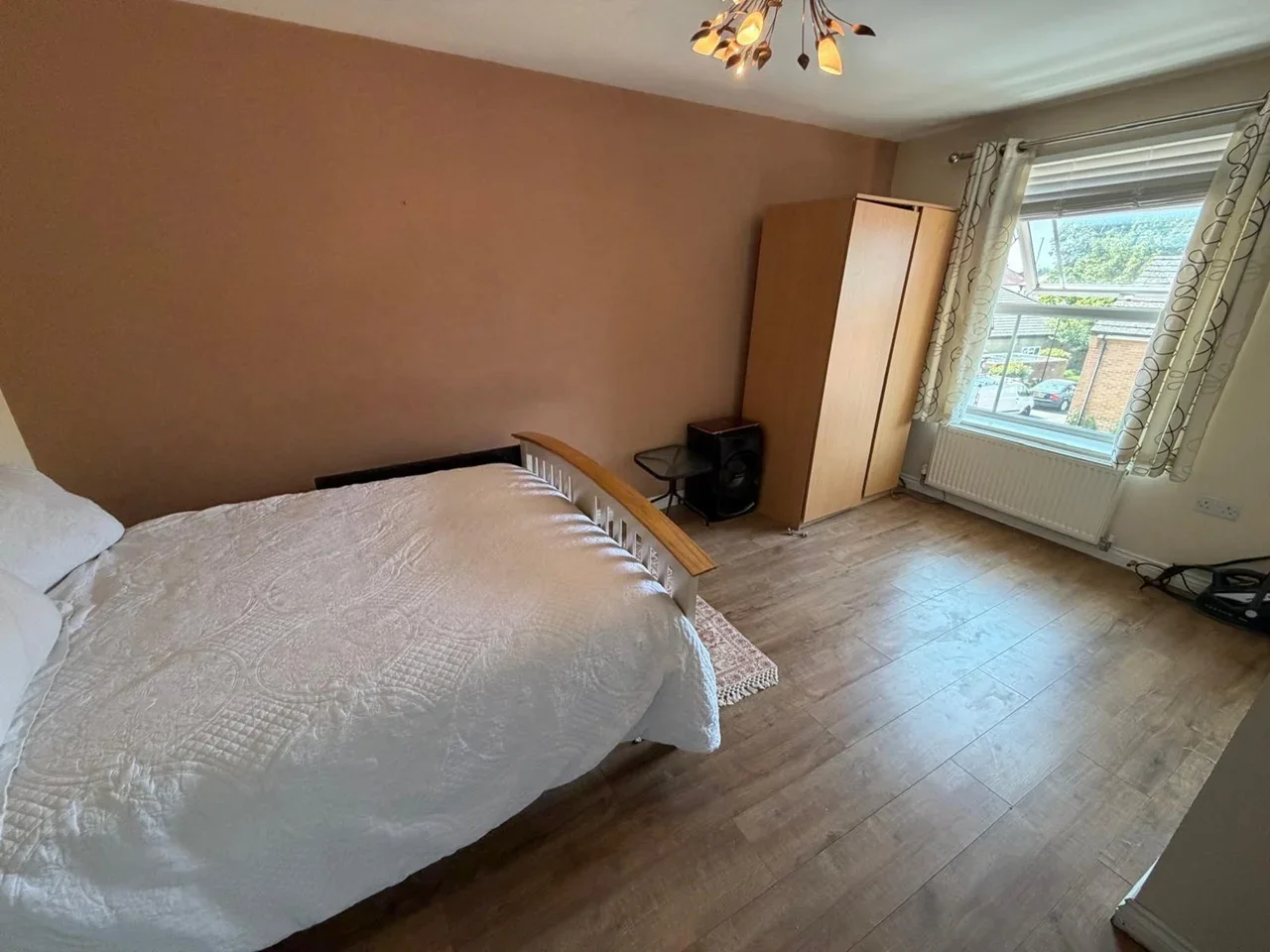 Room Enders Close in Greater London