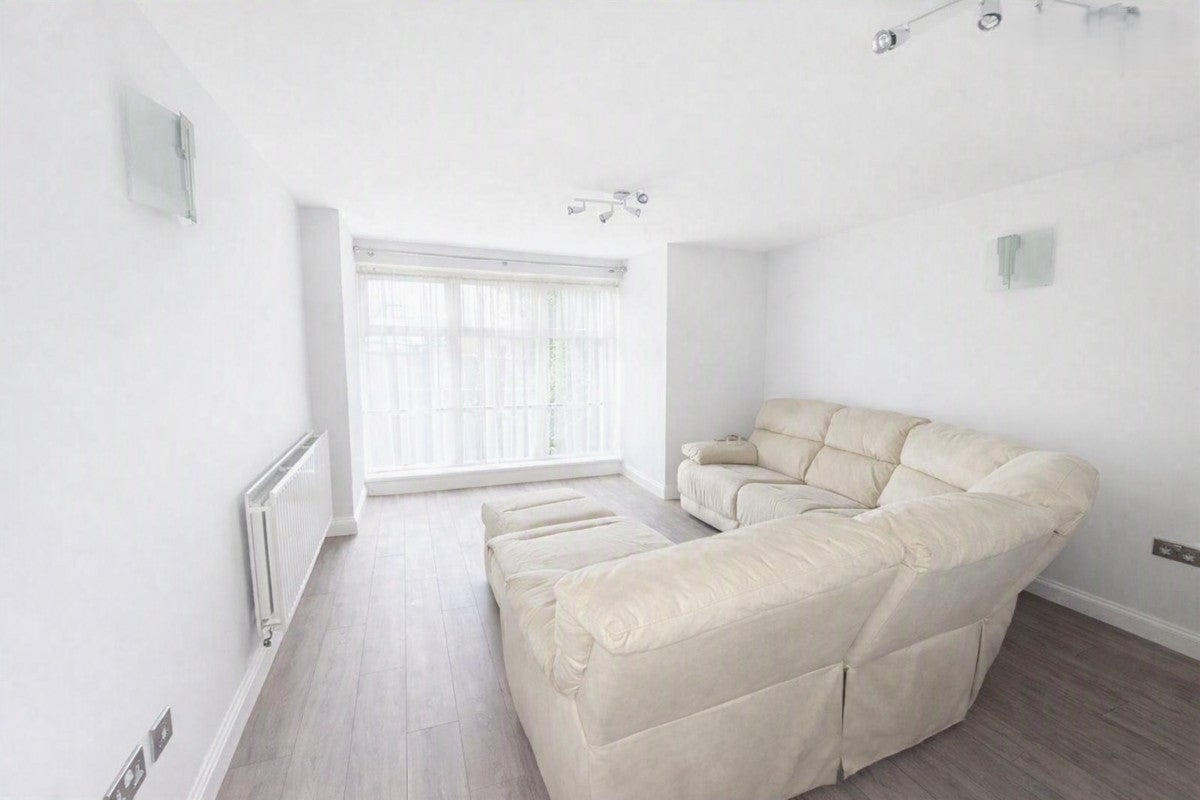 Flat Blackford Close in Greater London