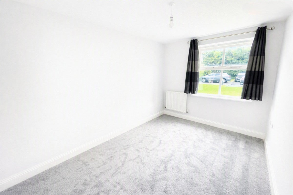 Flat Blackford Close in Greater London