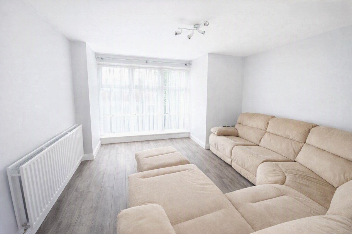 Flat Blackford Close in Greater London