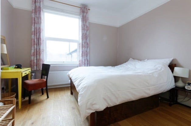Flat Mount Pleasant Road in Greater London