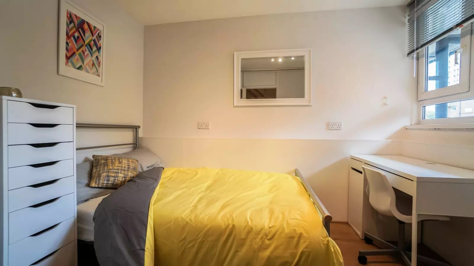 Room Hampson Way in Greater London