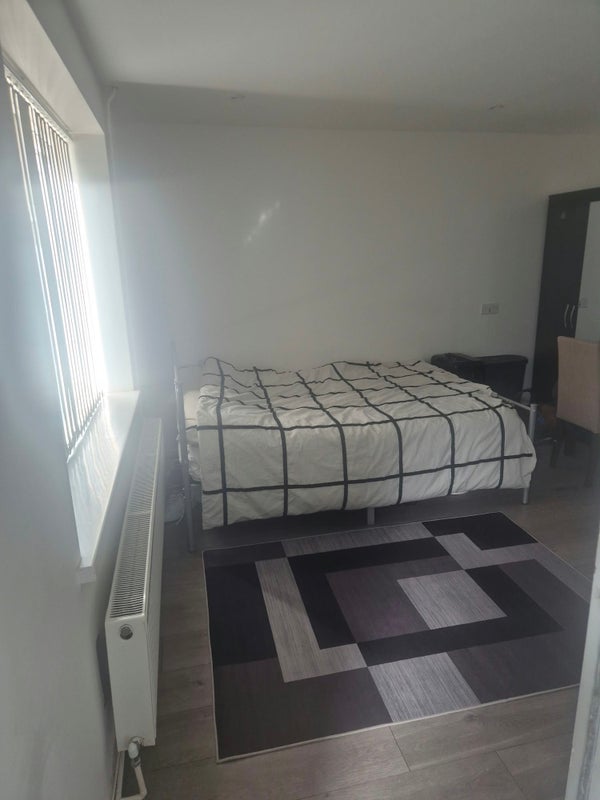 Room Beckett Lane in Crawley