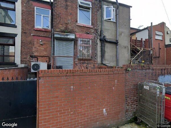 Flat Halliwell Road in Bolton