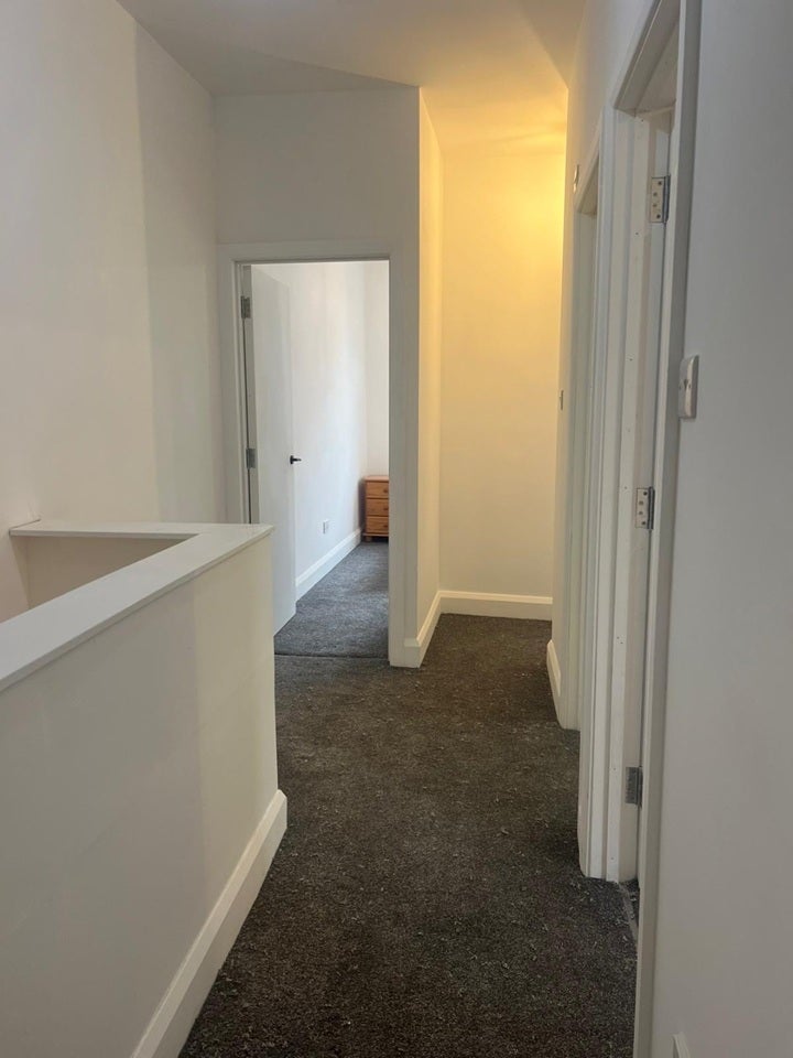 Flat Mitcham Road in Greater London