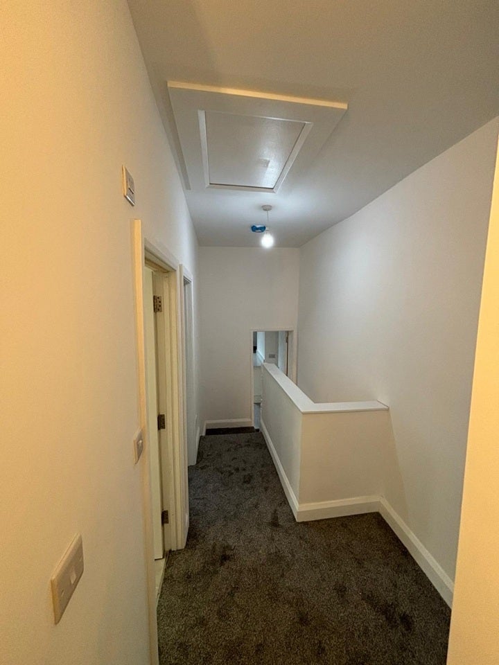 Flat Mitcham Road in Greater London