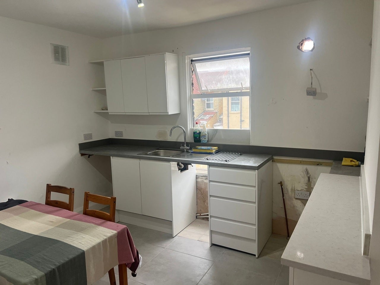 Flat Mitcham Road in Greater London