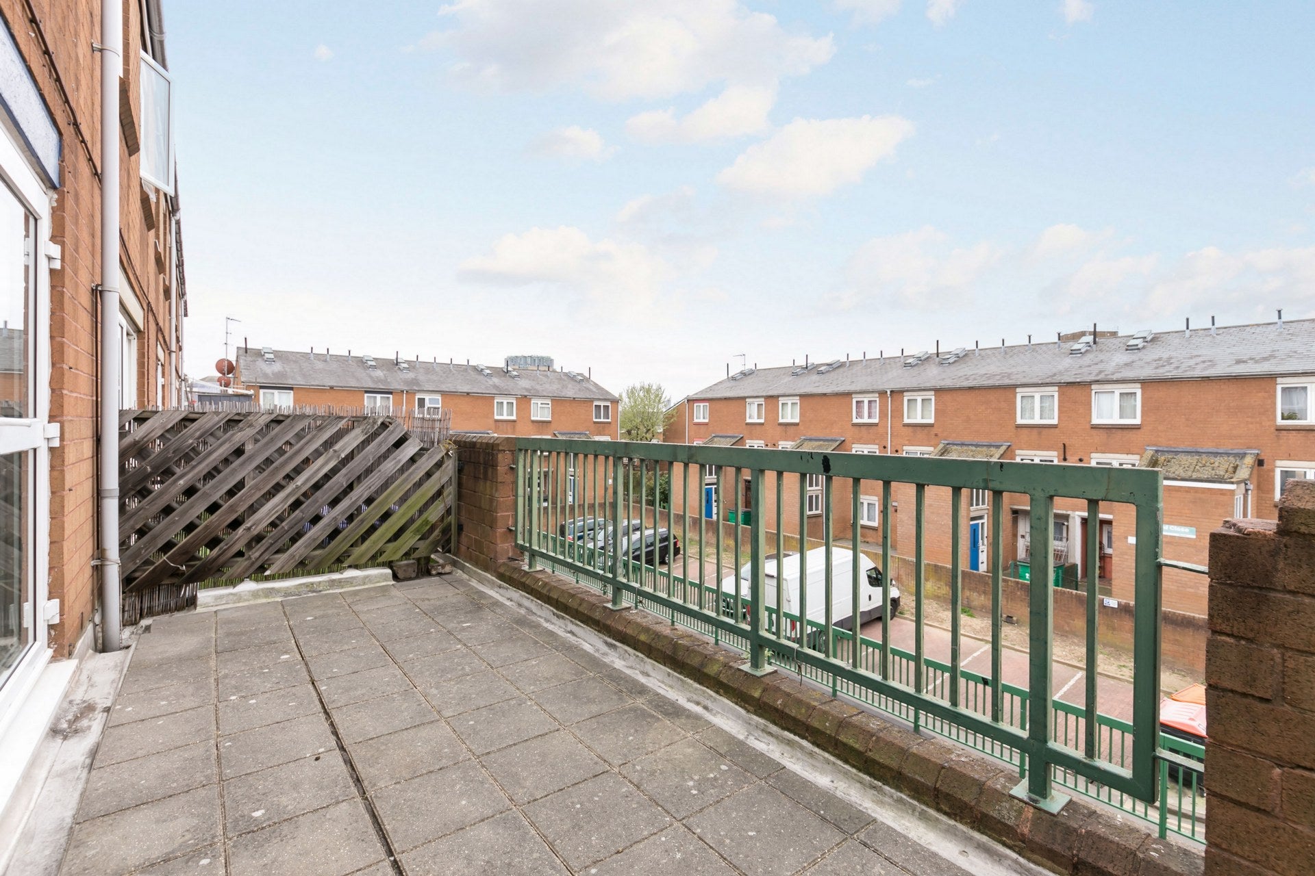 Flat Pellerin Road in Greater London