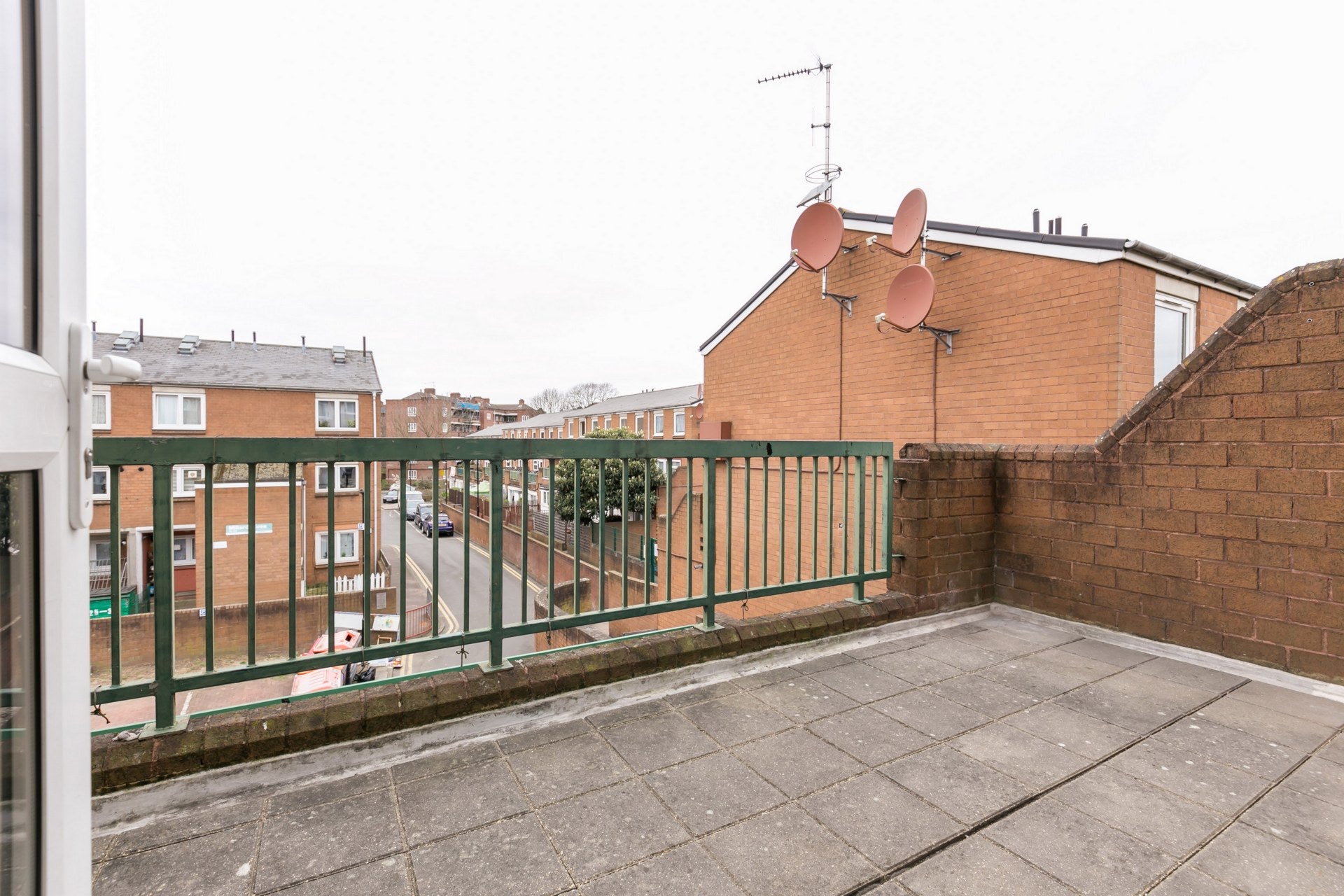 Flat Pellerin Road in Greater London