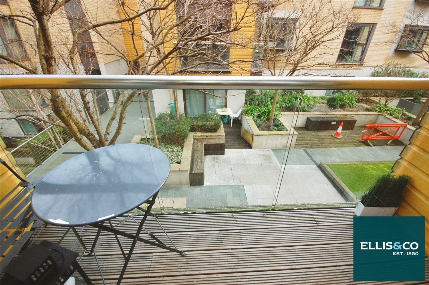 Flat Granville Road in Greater London