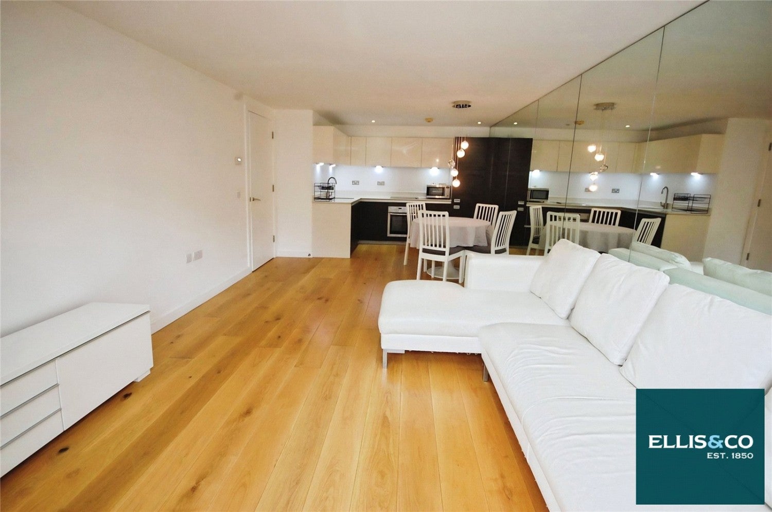 Flat Granville Road in Greater London