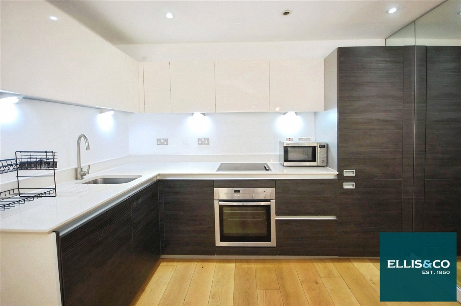 Flat Granville Road in Greater London