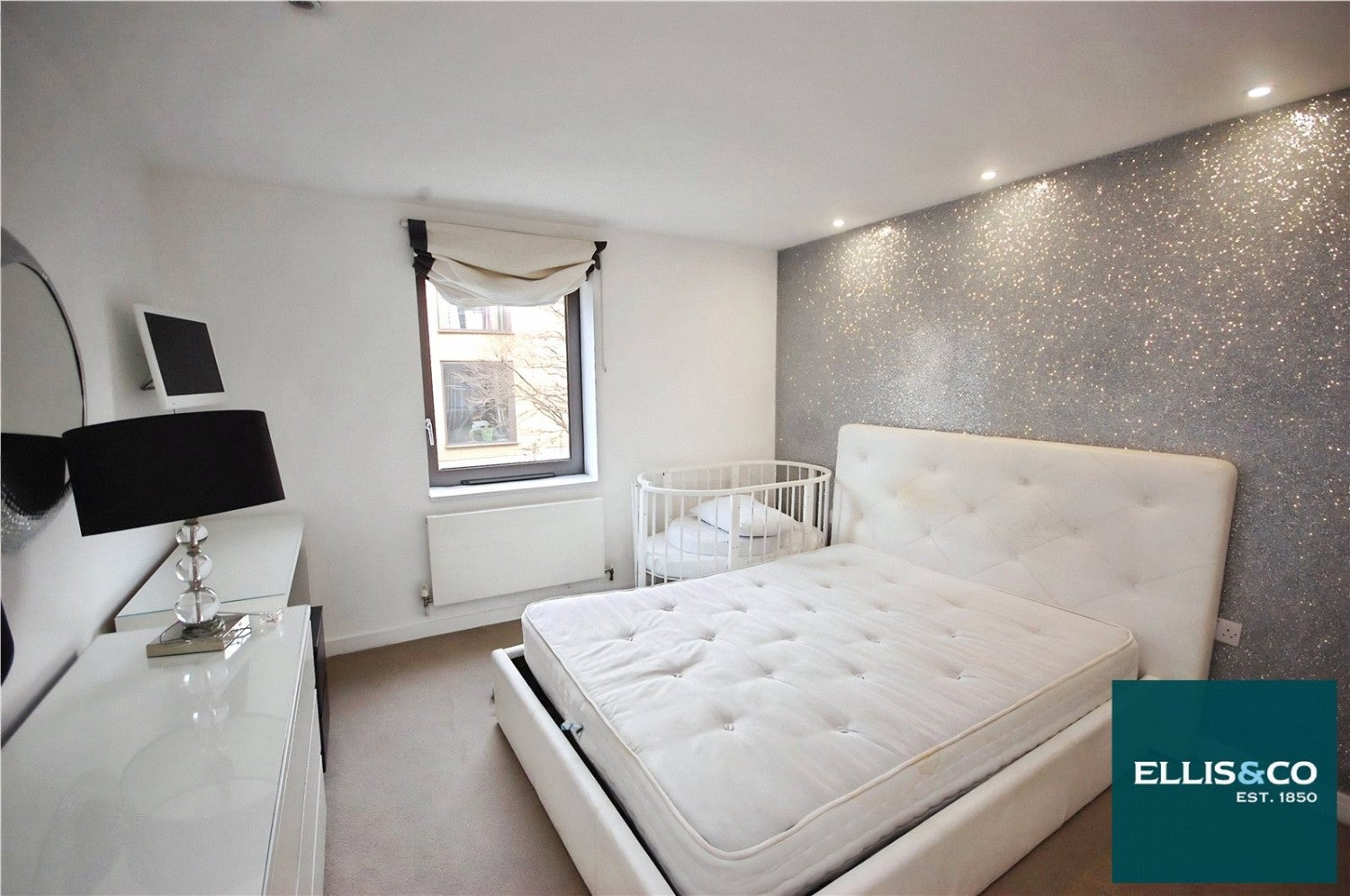 Flat Granville Road in Greater London