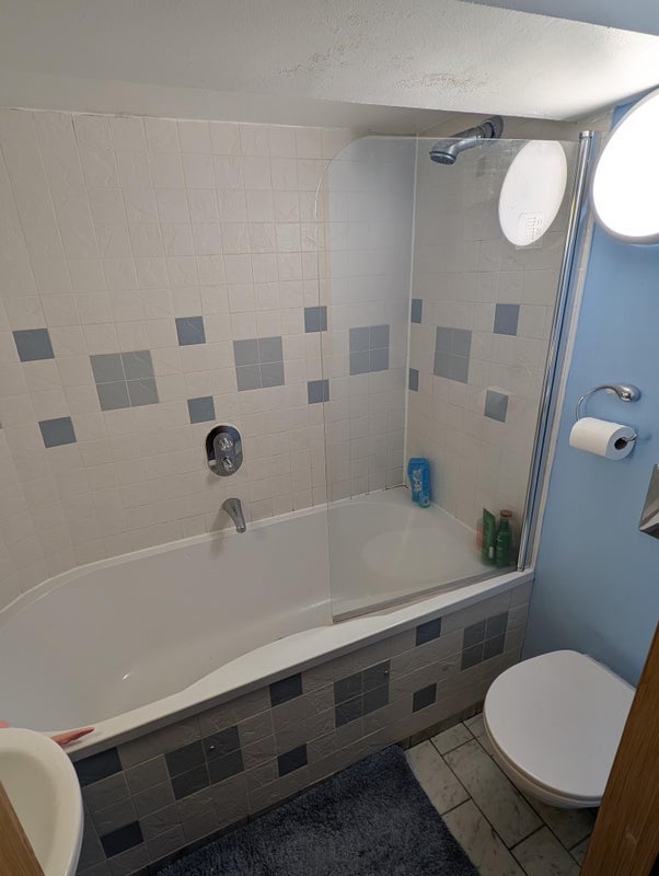 Room Lochend Road in City of Edinburgh