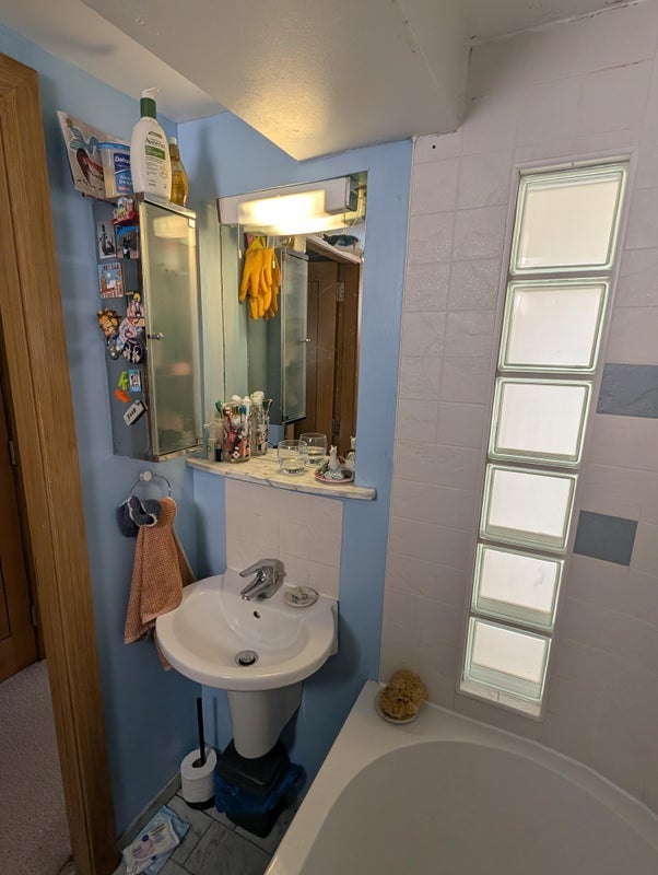 Room Lochend Road in City of Edinburgh