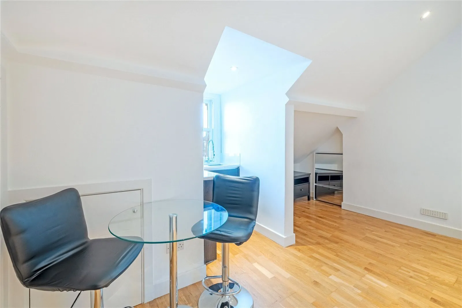 Flat Fitzjohn's Avenue in Greater London
