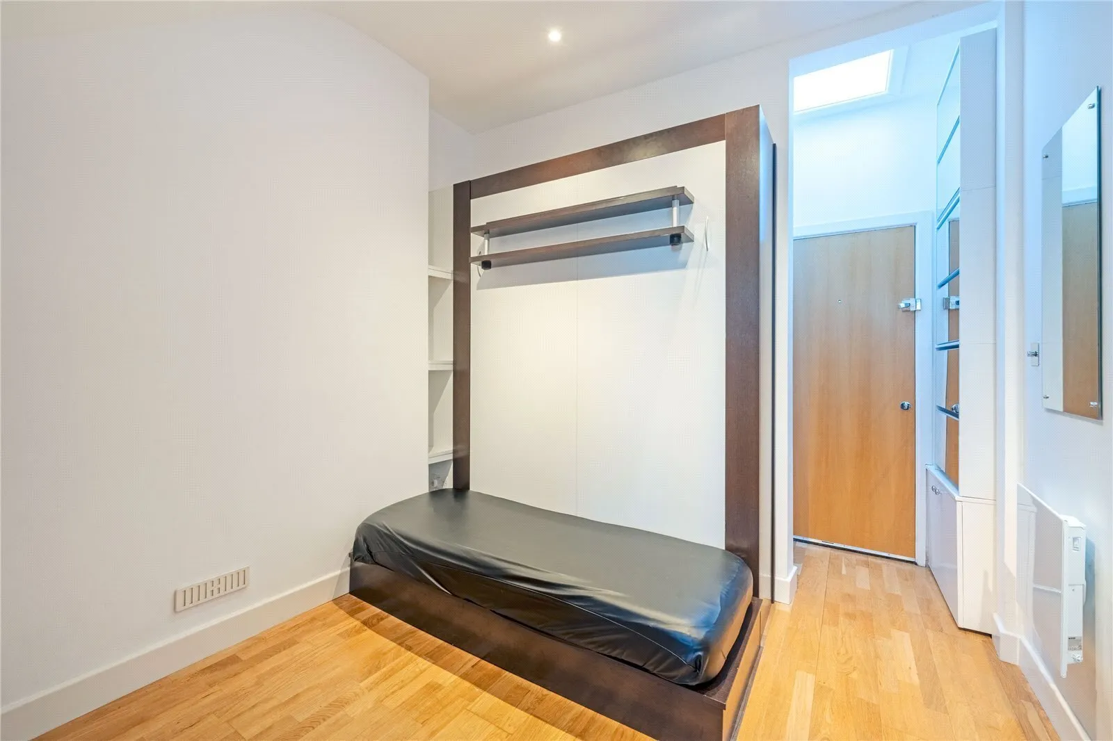 Flat Fitzjohn's Avenue in Greater London