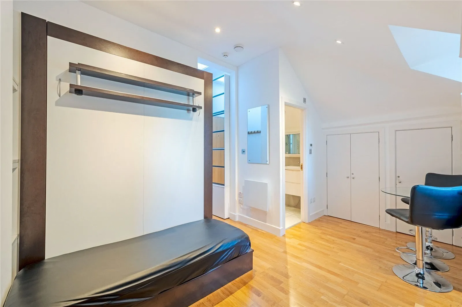 Flat Fitzjohn's Avenue in Greater London