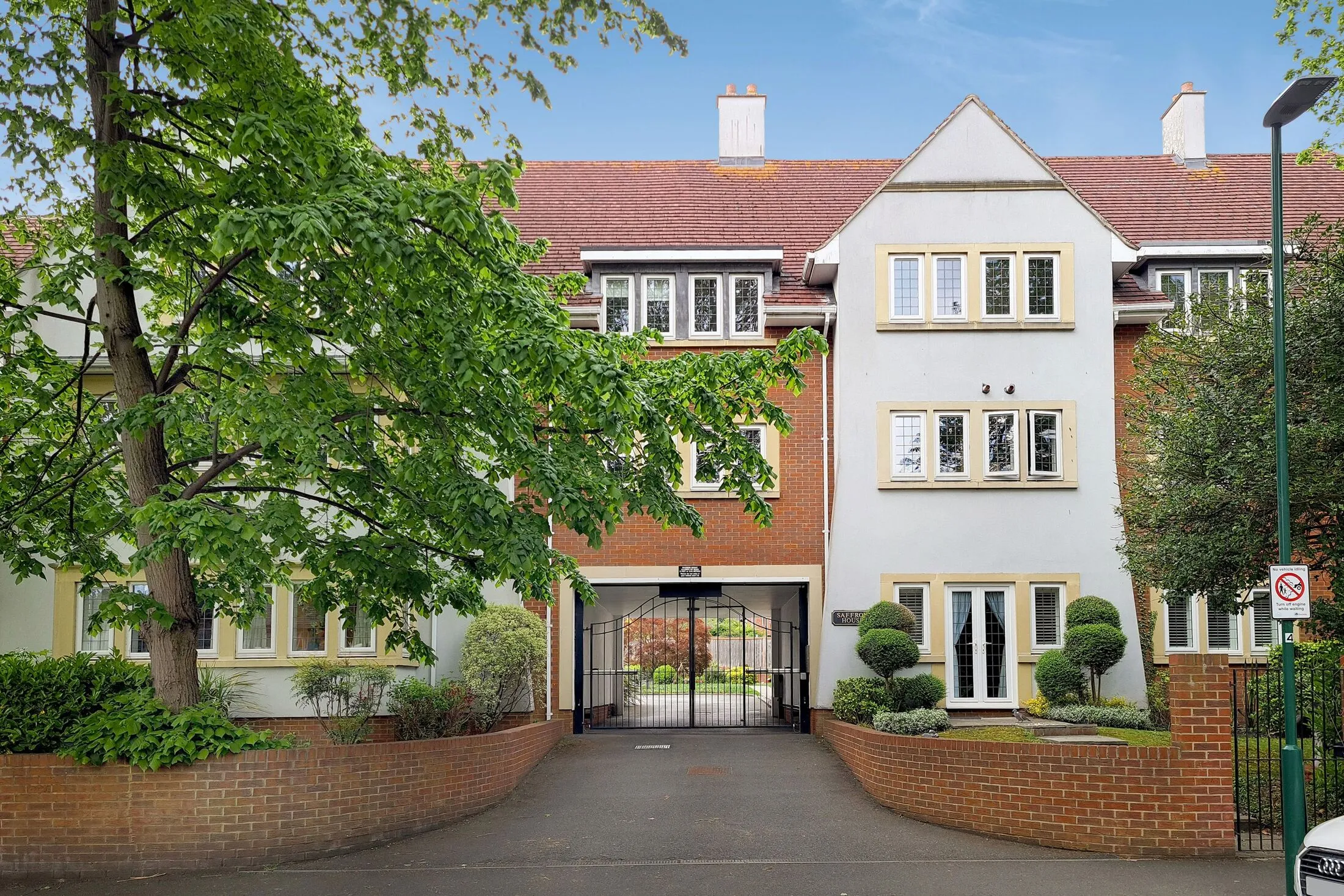 Flat Audley Place in Greater London