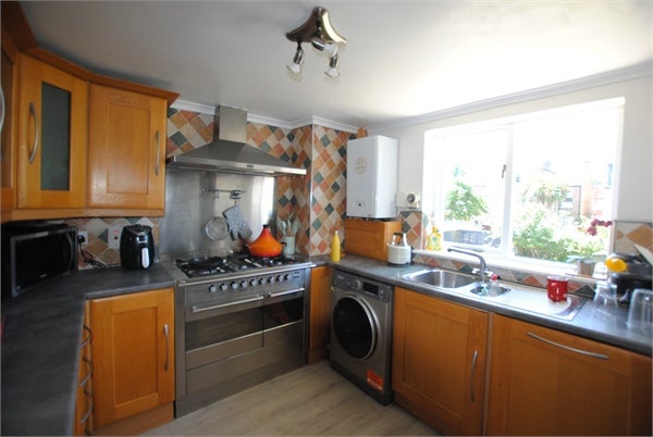 Flat Elsinore Road in Greater London