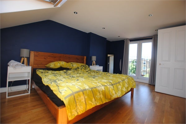 Flat Elsinore Road in Greater London