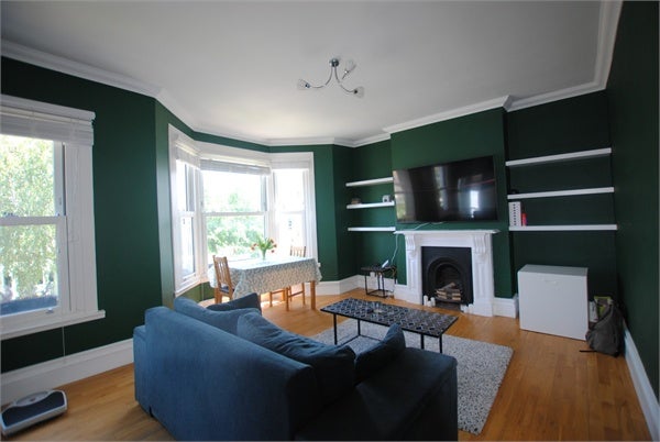 Flat Elsinore Road in Greater London