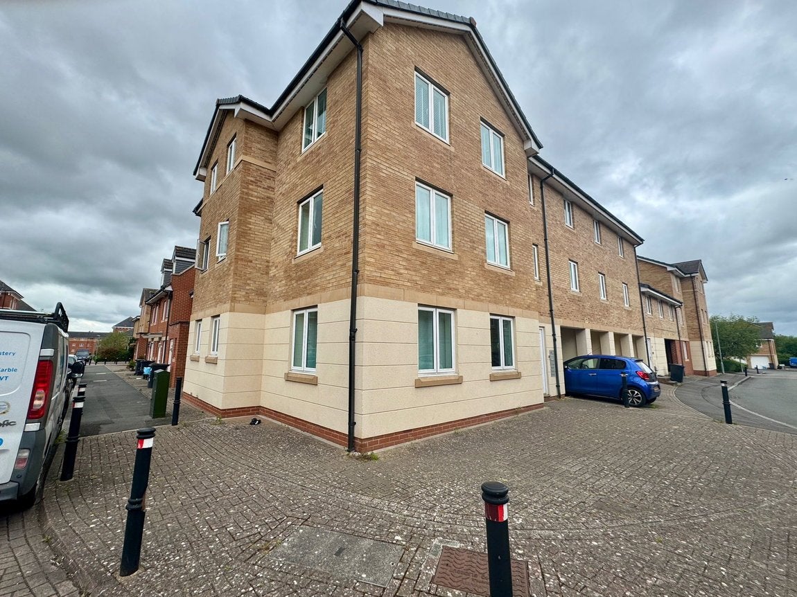 Flat Padstow Road in Swindon
